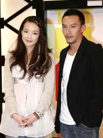 张震作品不多口碑却奇佳,他为何娶了庄雯如?