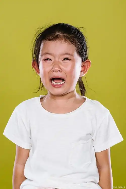 父母控诉:四岁的女儿简直是个爱哭鬼,我该拿她怎么办?