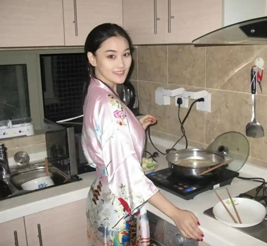 李连杰,可是娱乐圈大咖,现在已经推到幕后了,是根本