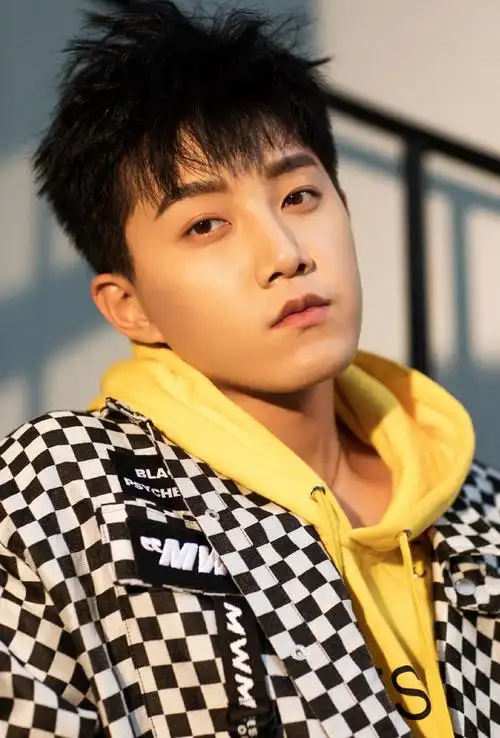 范世琦帅痞撩人时尚写真图片