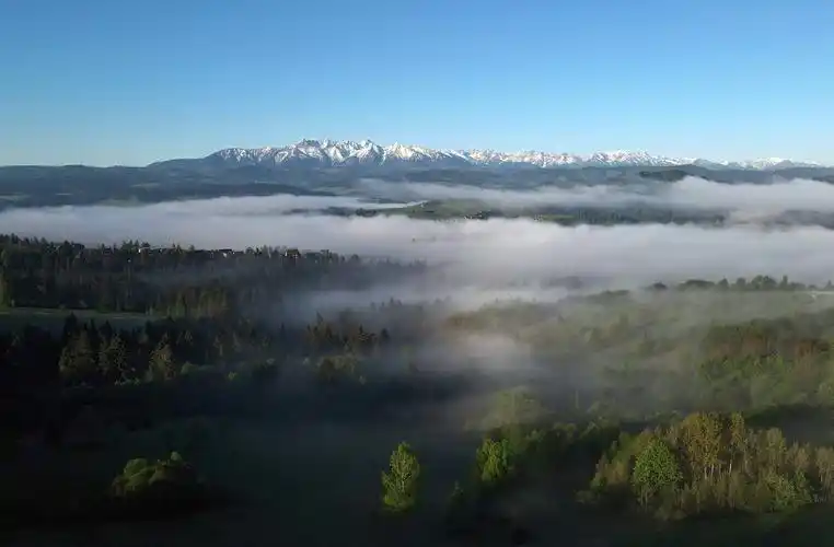 新华社照片,外代,2021年5月27日 这是5月26日拍摄的波兰塔特拉山中