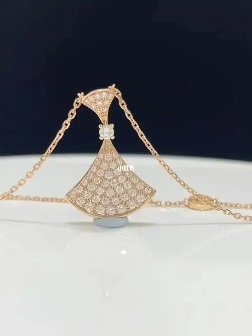 宝格丽满钻小扇子小裙子项链