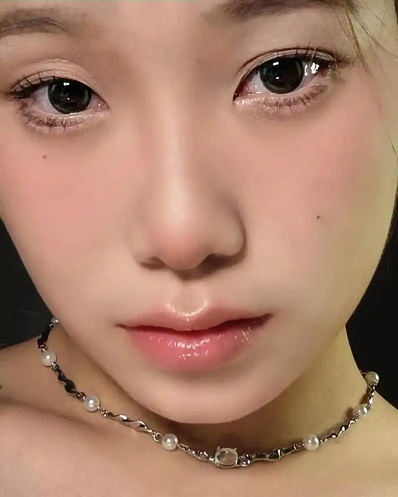 宅家日记.#美瞳种草 #分享照片 #美瞳佩戴 #185大帅哥 - 抖音