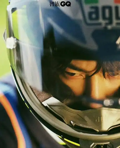 gq  2020年2月刊7515王一博用了很久的微博头像来源7515是谁