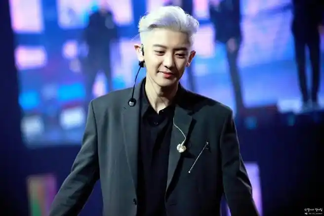 knock 开启时光机97白发,背头,侧剃几个关键词,让朴灿烈用荷尔蒙在