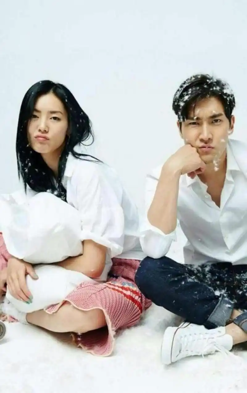 刘雯虽然没谈过恋爱,但和崔始源同框时,感觉还挺养眼的,真般配