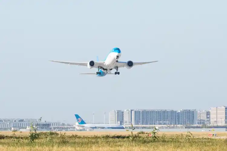 厦航787起飞(赵晓兵/摄)