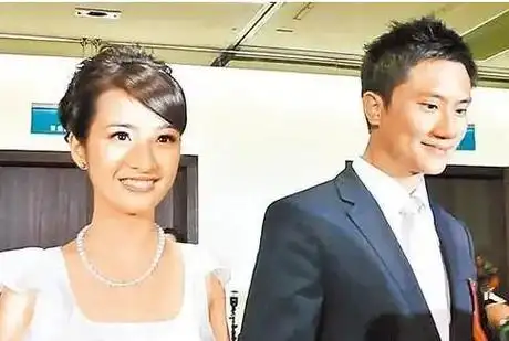 回顾演员林依晨32岁嫁豪门备孕7年才生下女儿在卑微中幸福