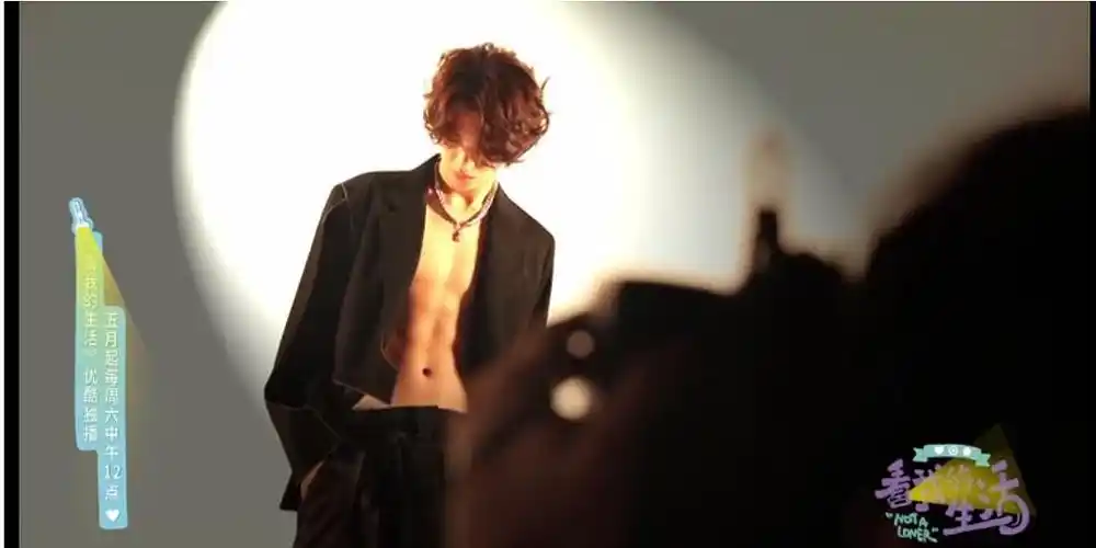 黄明昊这腹肌啥水平?