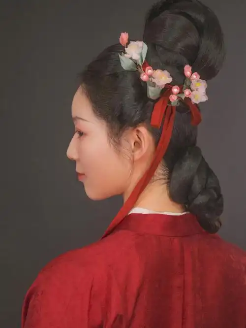 花小花酱服装提供:@簪花阁汉服#汉服妆造  #北京约拍  #宋制汉服发型