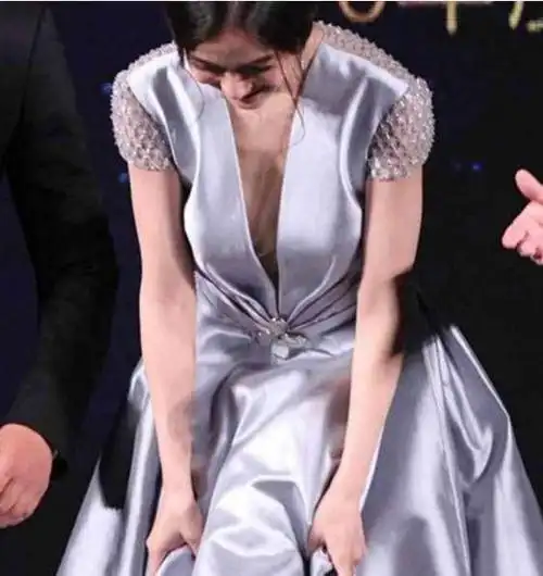 "baby"弯腰那一刻,网友瞬间高兴坏了,摄影师:能否点份鸡腿