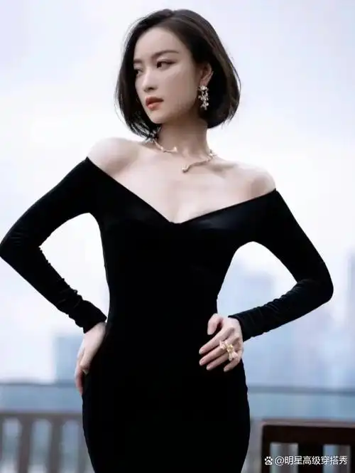 在时尚界的璀璨星空中,倪妮的光芒愈发耀眼,近期的一次时尚活动中,她