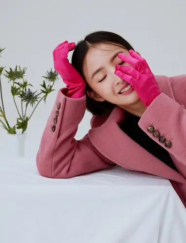 林依晨最新写真曝光演绎摩登复古风