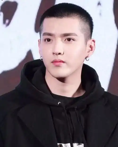 陈晓帅气十足,蔡徐坤秒变大猛男|寸头|霍建华_网易订阅