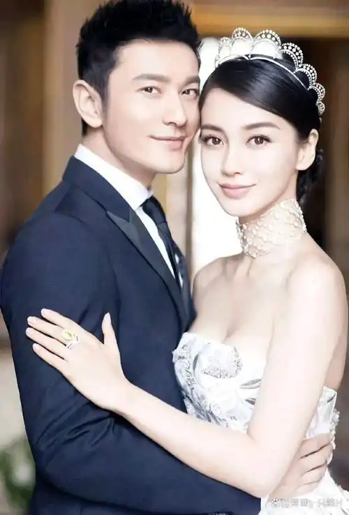 2015年,新婚中的黄晓明对妻子杨颖说:"我们塑尊合体铜像吧!