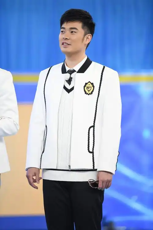 陈赫奔跑吧曝真实体重学霸龙舟赛弘扬传统文化