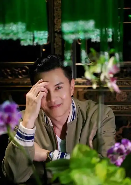 吕良伟个人资料(吕良伟:三婚娶小15岁富婆,47岁生一子,如今他还好吗?