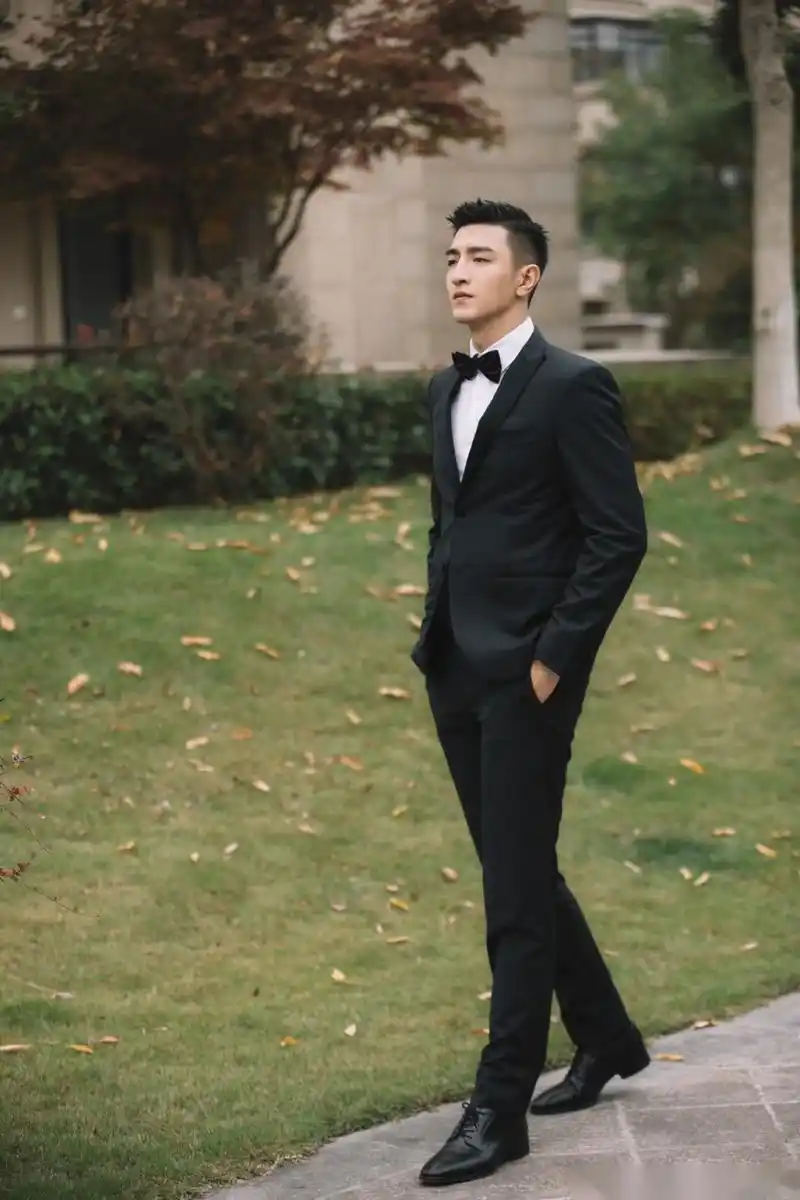 本人了~期待瀚哥的电视剧今夕何夕 和《#遇见璀璨的你# 》 金瀚西装杀