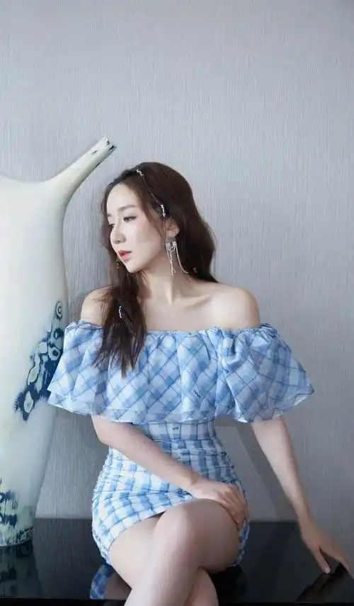 娄艺潇直播变化大到认不出,整容过度,你还能认得出来吗-皮皮自媒体