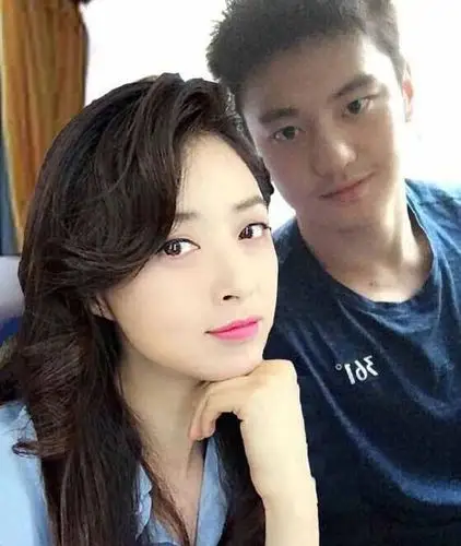 35岁蒋欣疑似隐婚,公开大胆表白:爱你!对方是熟悉的他?_王凯