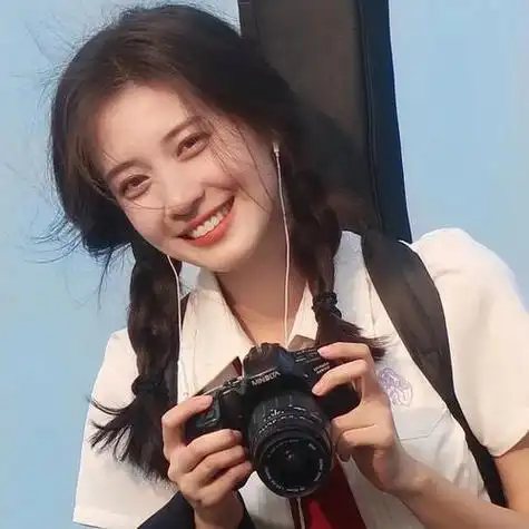 有哪些色调明亮面带笑容的女孩子头像