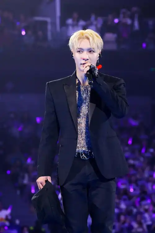 张艺兴2023大航海巡演#第三站·上海站在joker的主场,唱一首歌给孟腚