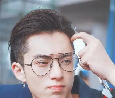 帅气有型的男生背头发型