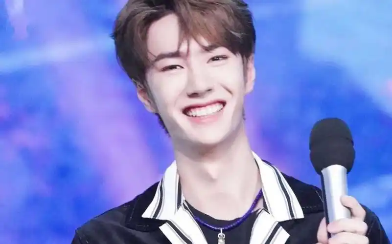 啊啊啊王一博笑起来也太可爱了吧啊啊啊! 晚安