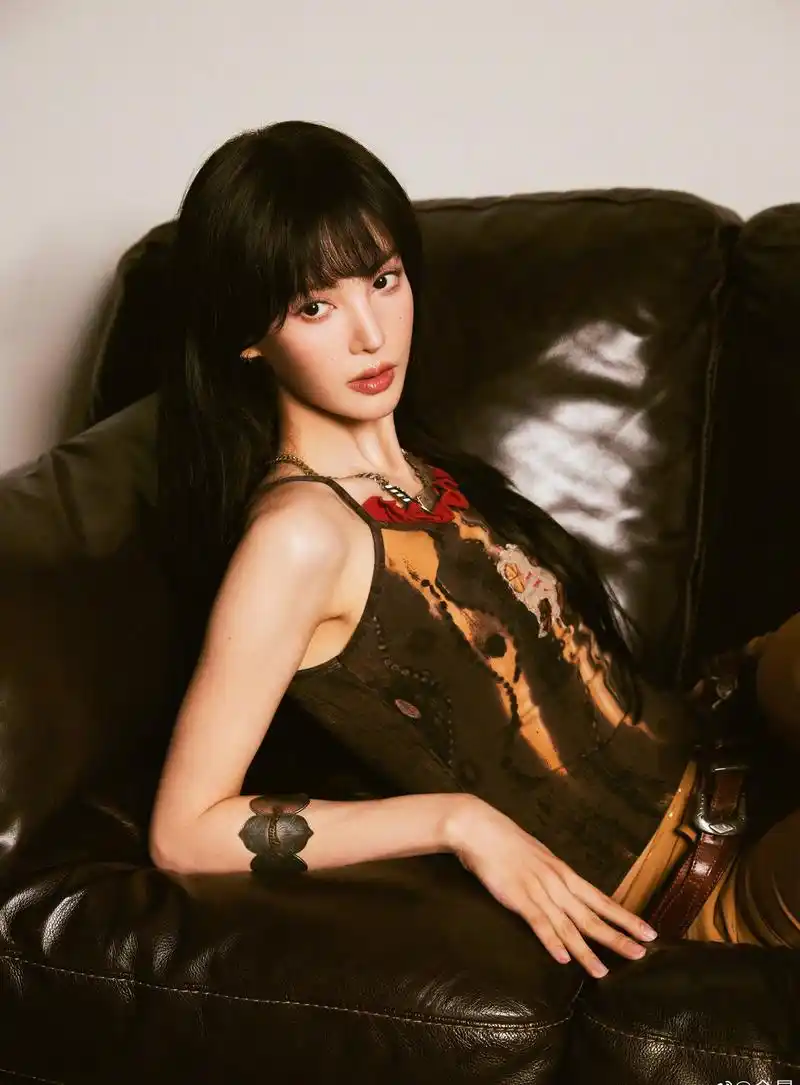 金晨长发飘飘优雅时尚写真