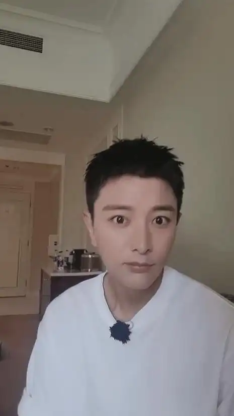 被曝和李小璐感情升温后贾乃亮再晒视频模样帅气又可爱