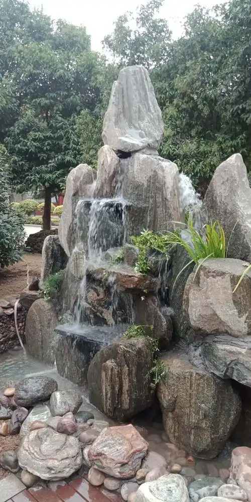 注释大意:新建假山,石头叠加磊成小山,刨坑埋卵石成小潭,方木做小路