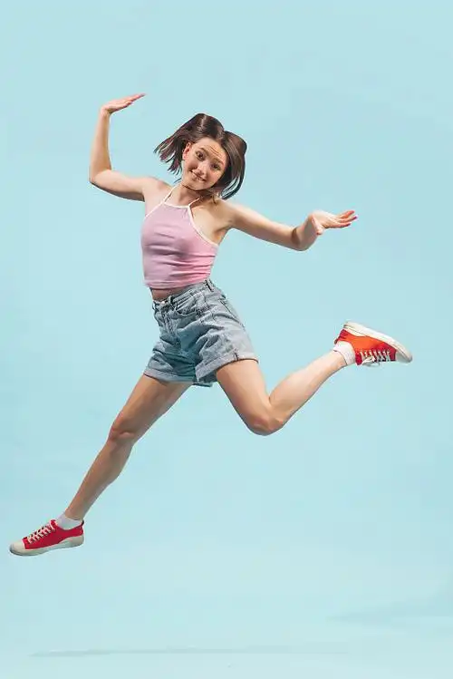 开心跳跃图片_开心跳跃高清图片素材库