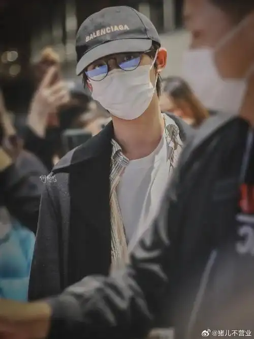 谁懂我有多喜欢丁程鑫带黑框眼镜05  @时代少年团-丁程鑫  #丁程鑫