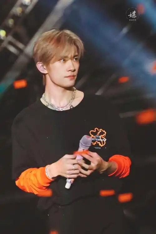 王俊凯王源易烊千玺专辑封面是应援色##易烊千玺十稔终章皆成序