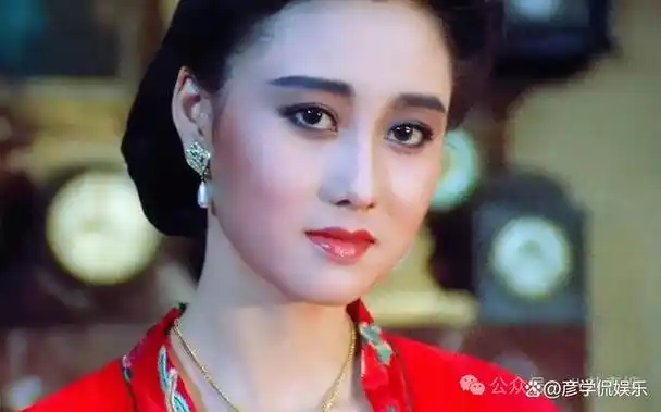 62岁的利智照片曝光美貌不再陪同李连杰和小女儿虔诚礼佛