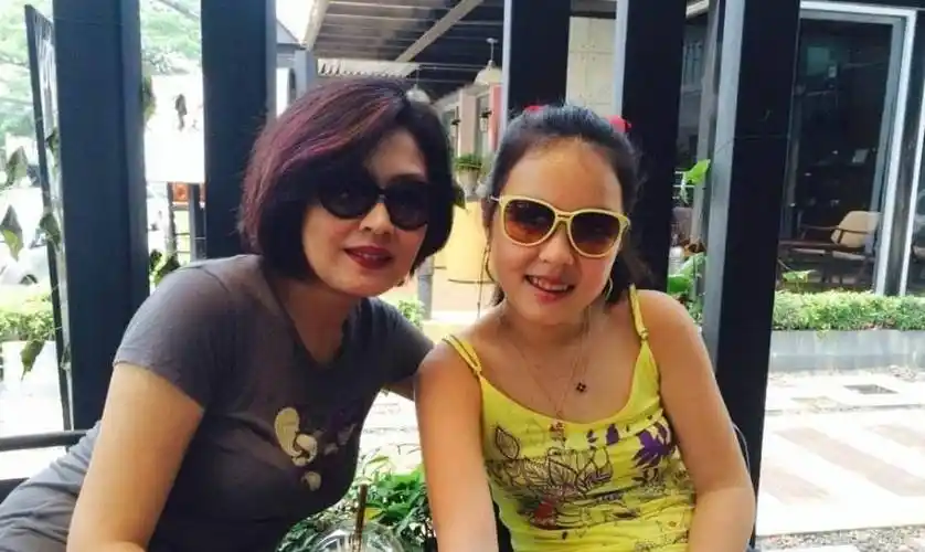 原创李咏54岁冥诞妻子哈文发文悼念永失所爱至今不愿改嫁