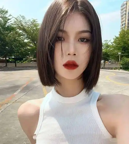 "漂亮小姐姐网红短发"._大气_发型_瞬间