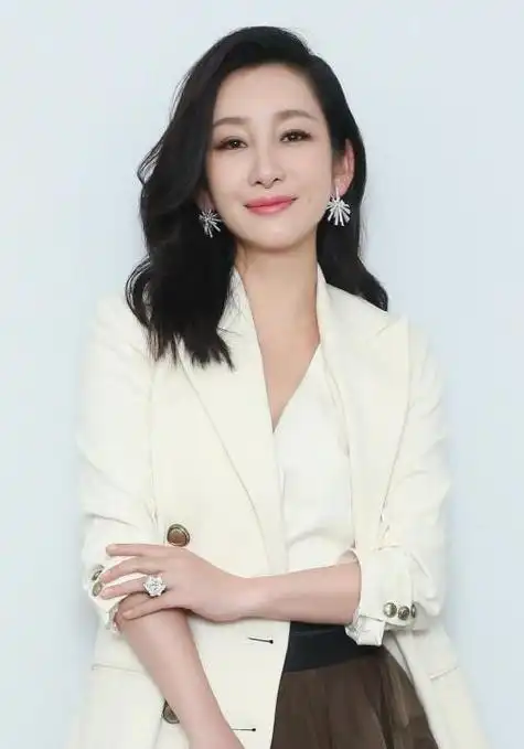 回顾秦海璐给单眼皮上千万保险?产下"巨婴症"儿子,险