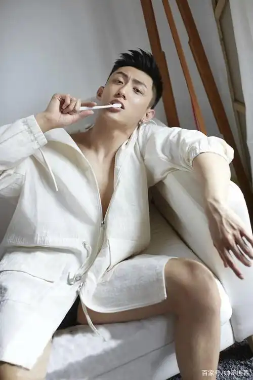 直爽,洒脱,幽默帅哥~黄景瑜