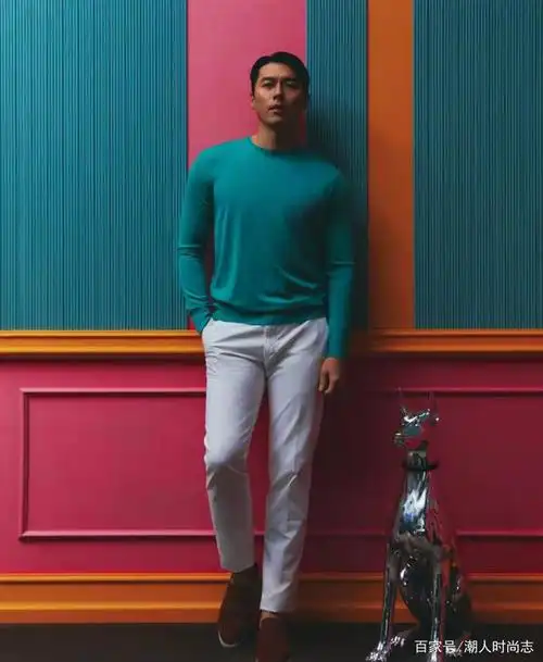 39岁玄彬官宣婚讯首登大片穿贴身针织衫秀壮硕胸肌梳油头超帅