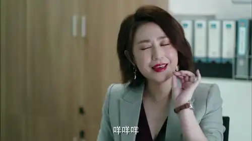 从电视剧《逆流而上的你》剧照来看,马丽攻气十足,在家庭中占据着领导