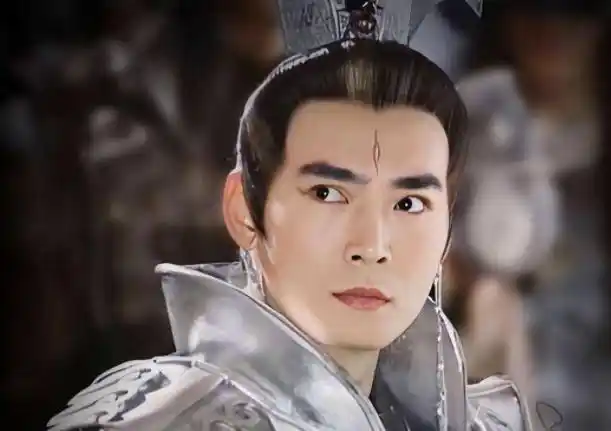 曝二郎神钱嘉乐街头互殴!动作专业将对方摔车上,后续压制好丢人