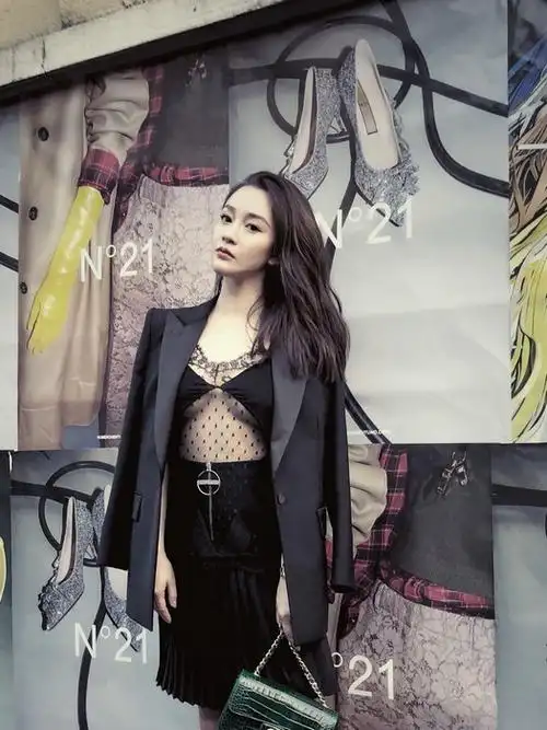 陈昱霖亮相米兰时装周 率性妩媚气场全开