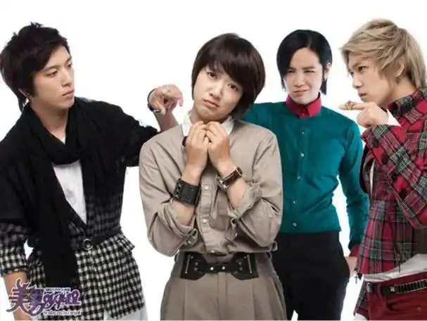 提到经典韩剧,由朴信惠,张根硕,郑容和和李洪基主演的《原来是美男》