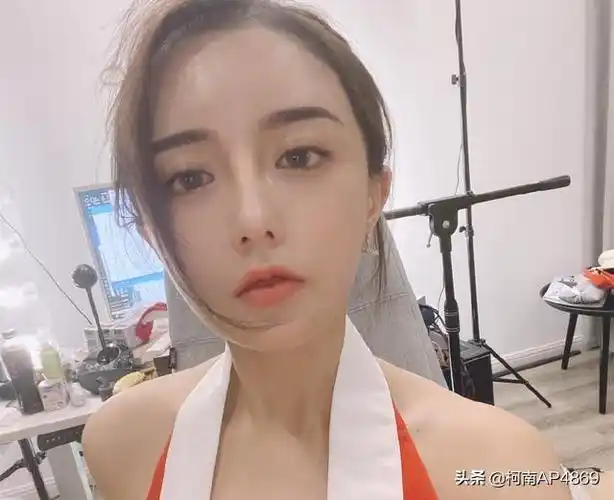 首先谈起古阿扎,想必大家并不陌生,自从她出席了虎牙的二塔直播间之后