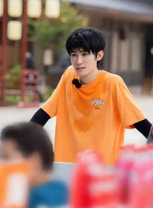 宋亚轩张真源严浩翔贺峻霖多巴胺造型