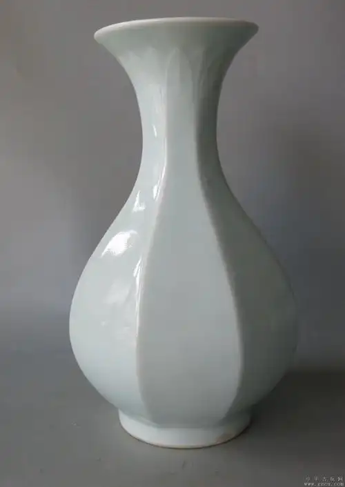 出土宋代影青八棱瓶