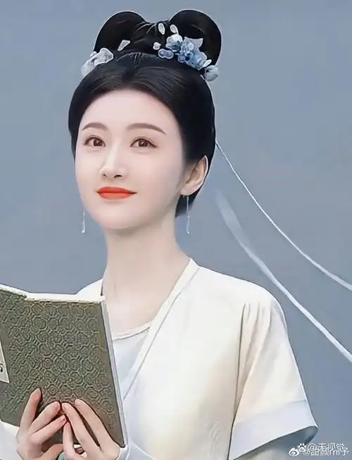 自出道以来,中国著名女演员景甜一直以其独特的气质和高超的演技赢得