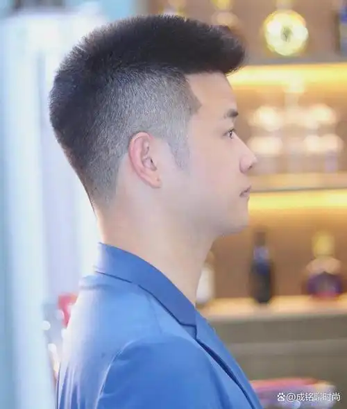 确实,寸头能够展示男性的魅力,但并不是所有脸型都适合这种发型.