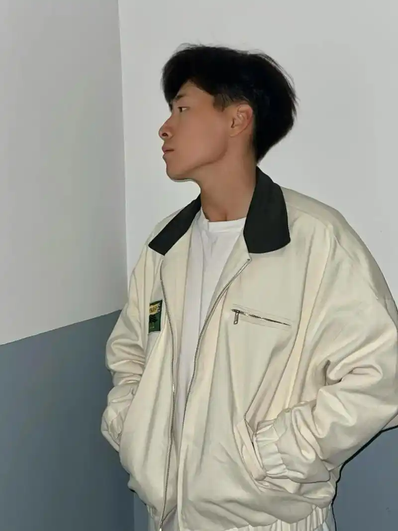 男人最重要的是什么#楼梯拍照 #ootd穿搭 #分享照片 # - 抖音